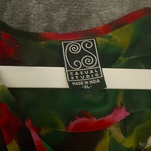 Red and green floral Blouse - Casual Studio